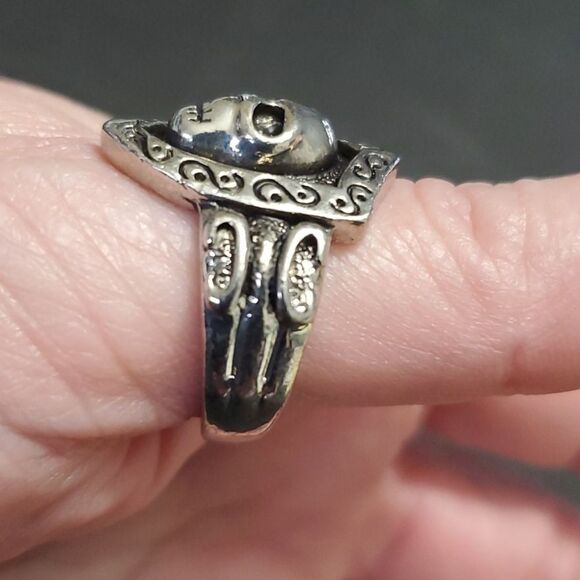 Silver tone skull ring approx size 9 - Picture 3 of 9